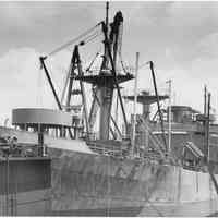 B+W photo of funnel repairs to the S.S. Santa Cruz, Hoboken, 1942.