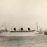 Image: S.S.Queen of Bermuda, Furness-Bermuda Line, leaving New York, 1935.