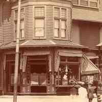          detail 4, center: Duke's House, 2-6 Hudson Place, saloon entrance
   