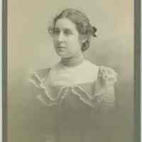 Cabinet photo of an unidentified young woman posed in photographer