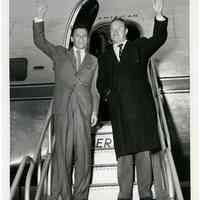 Sinatra photo: Frank Sinatra and Bob Hope arriving at LaGuardia Airport, New York, May 24, 1950.
