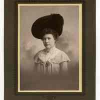          2: woman with hat
   