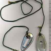          accessories: two capos
   