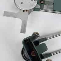          detail bottom view: protracter head and anchor (clamp)
   