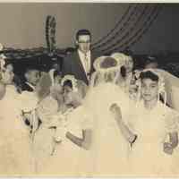          Padilla2-10-2 Primera Comunion 5-25-1958 v
   