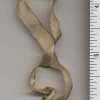          pendant 1, full view with scale
   