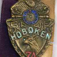          detail bottom medal
   