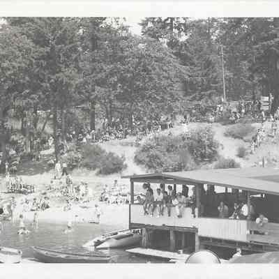 Crowds flooding American Lake South Park Beach during the 1953 boat races