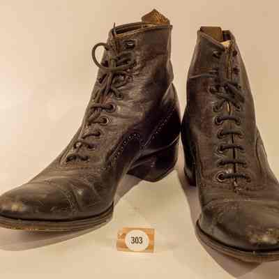 Leather lace up womens boots