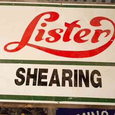Tin sign