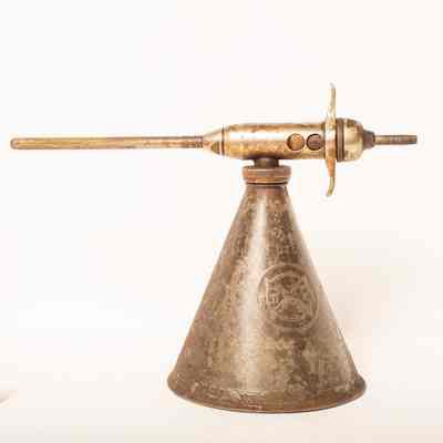Oil gun