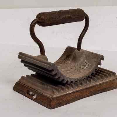 Fluting Iron