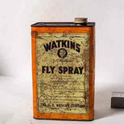 Fly spray Tin