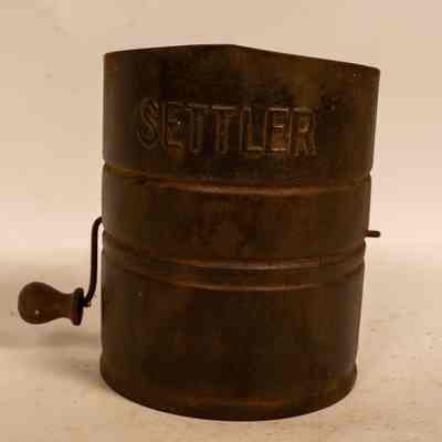 Flour sifter