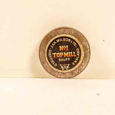 Tobacco tin