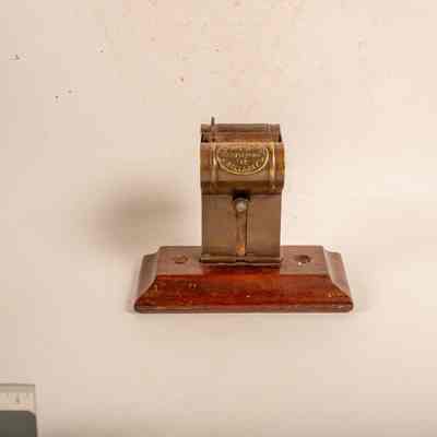Vester dispenser