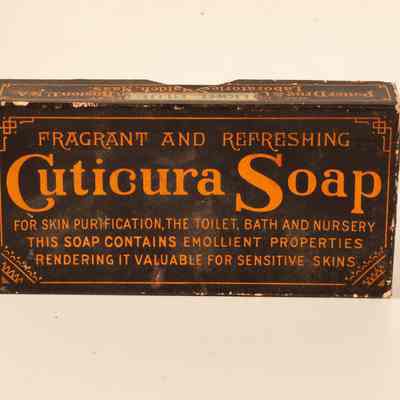 Box of Cuticura Fragrant and Refreshing Soap