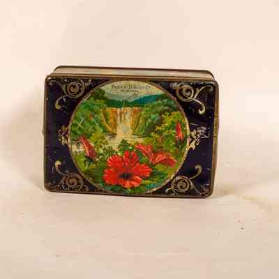 Biscuit tin