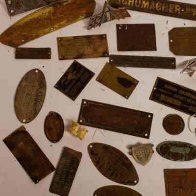 Manufacturers plaques