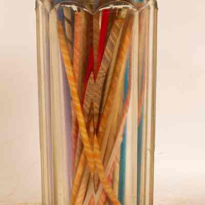 Glass straw dispenser