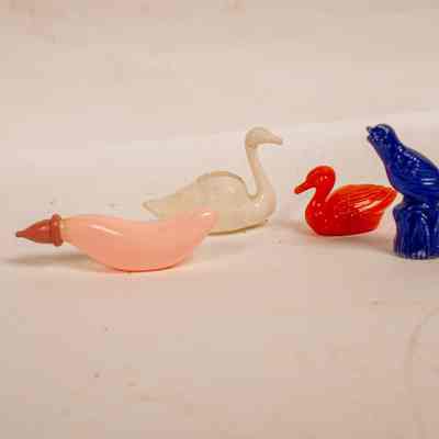 4 small plastic toys.