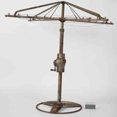 Scaled Hills hoist