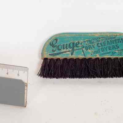 Gouge brush