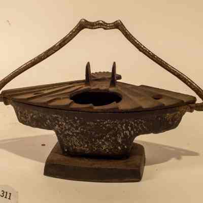 Cast iron pot f