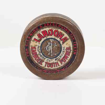 Carbolic Tooth Powder Trin
