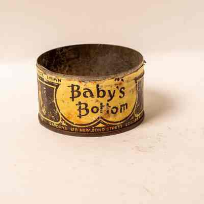 Tobacco tin