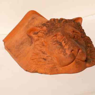 Lion roof tile