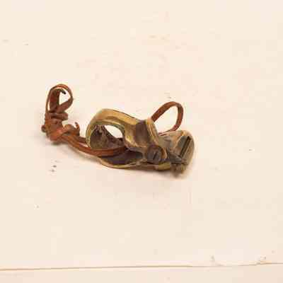 Leather lace cutter