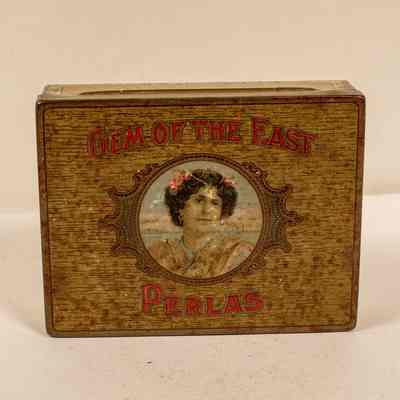 Tobacco tin