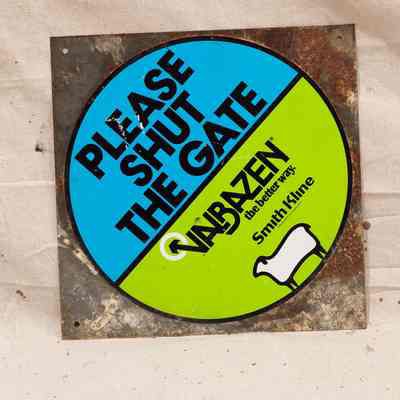 Tin sign