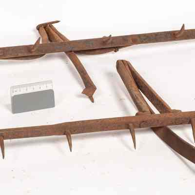Wool bale closing tool
