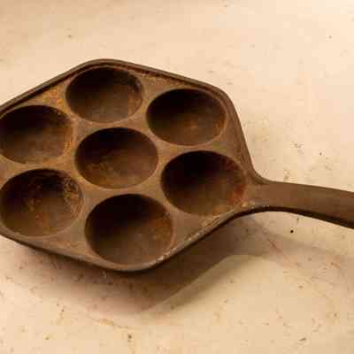 Cake baking tray