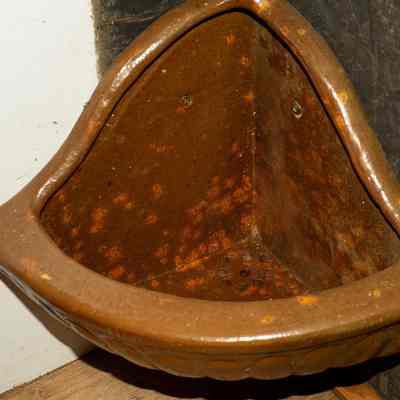 Corner Urinal