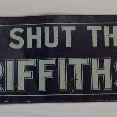 Tin sign
