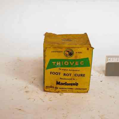 Tin of foot rot cure