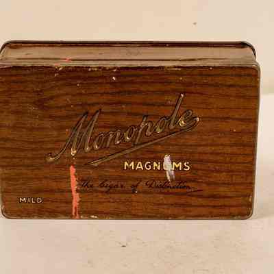Tobacco tin