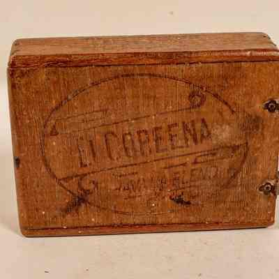 Tobacco tin