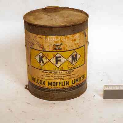 Fly oil tin