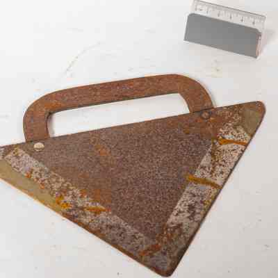 Triangular bladed kero tin opener