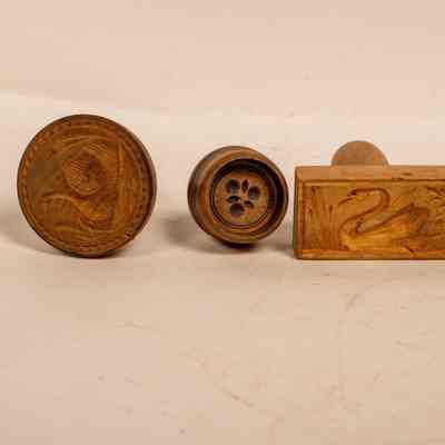4 wooden butter roses