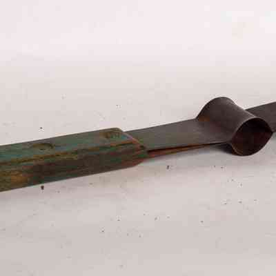 Sugarcane leaf stripper