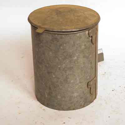 Galvanized peg tin
