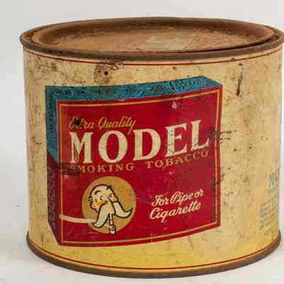 Model Cigaretts tin