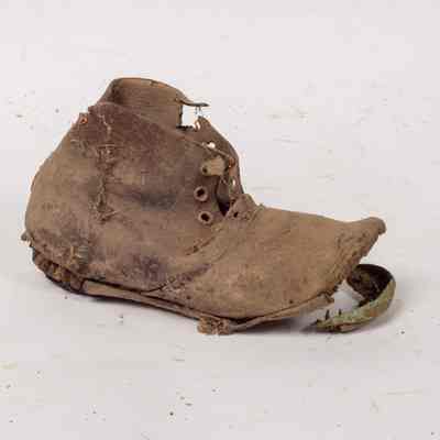 Childs boots