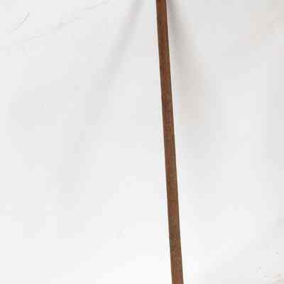 Apparatus with a closing grip