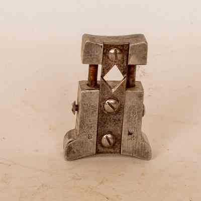 Wire stripper